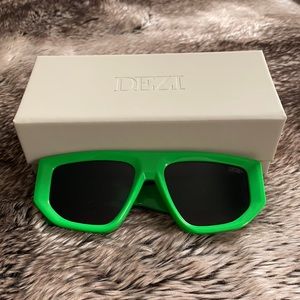 Dezi Backtracks in green smoke